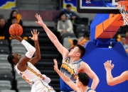 开云下载-新疆男篮再次击败江苏队，完成常规赛全胜