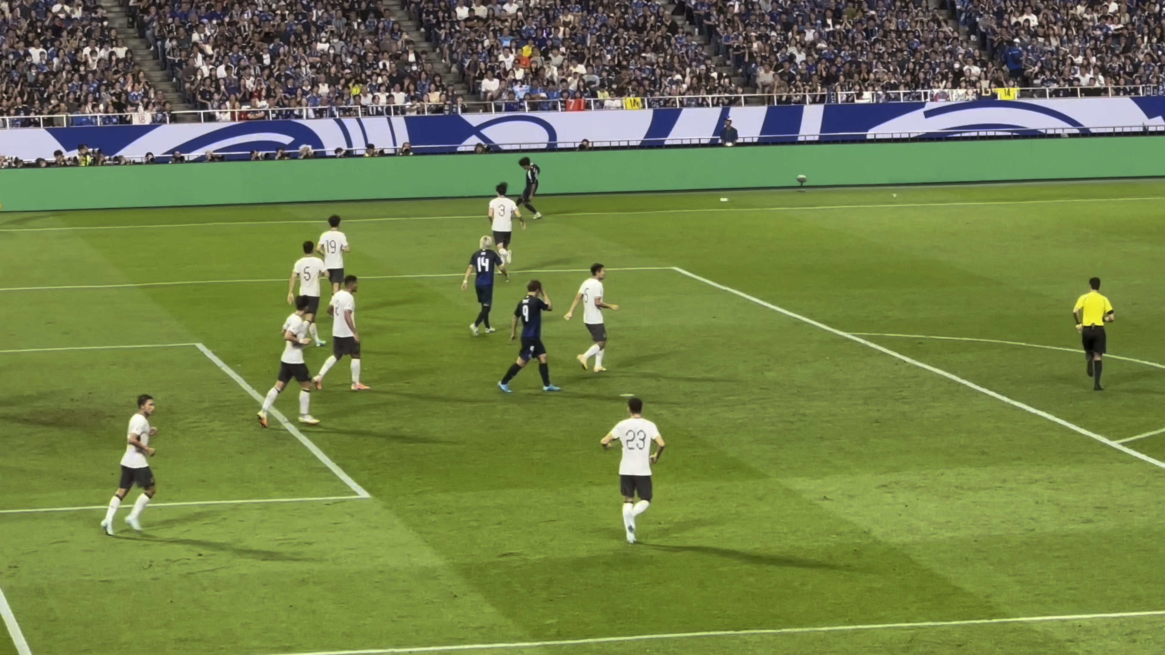 世界级足球赛事中精彩瞬间回放