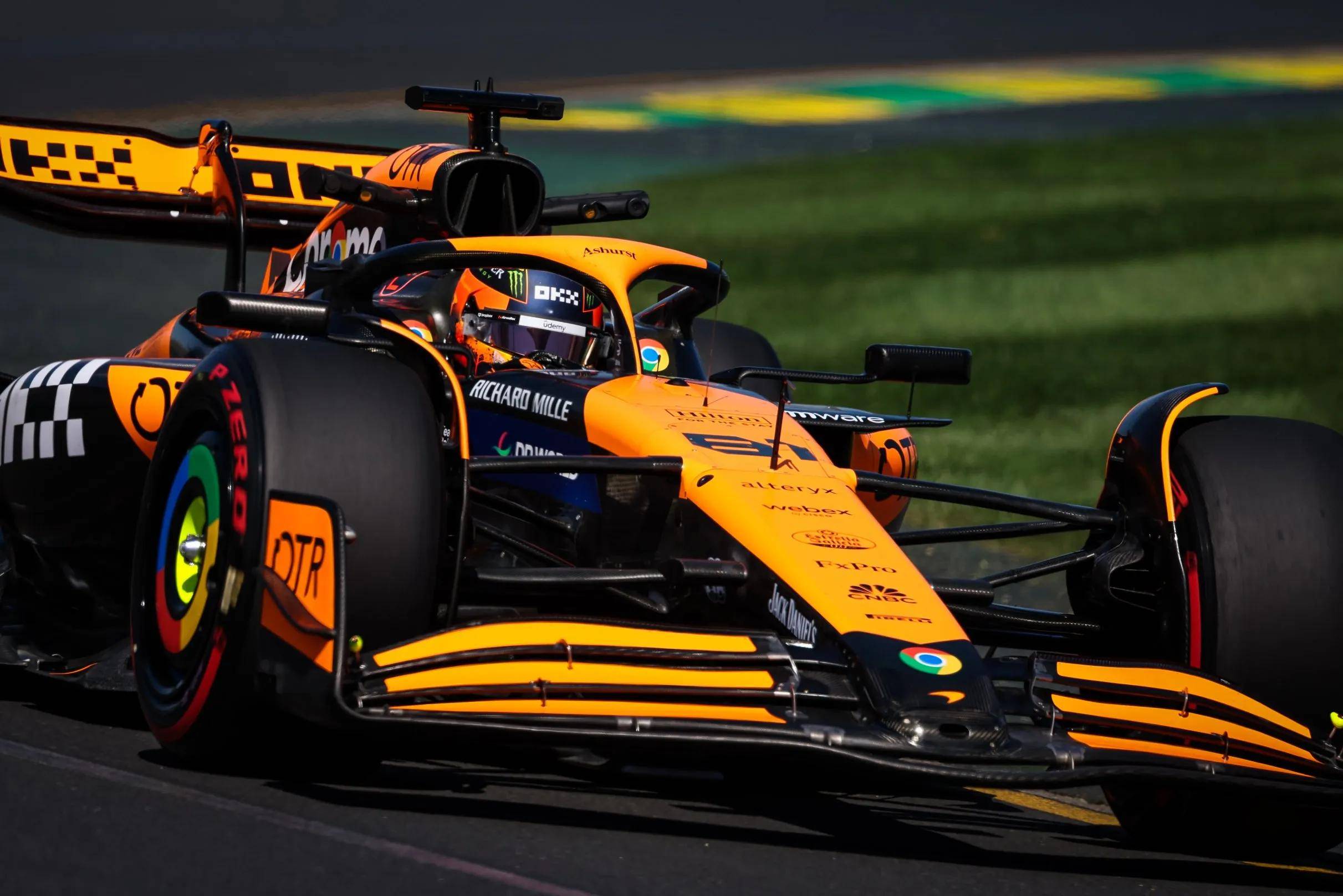 索伯车队完胜威廉姆斯，诺里斯点燃赛场