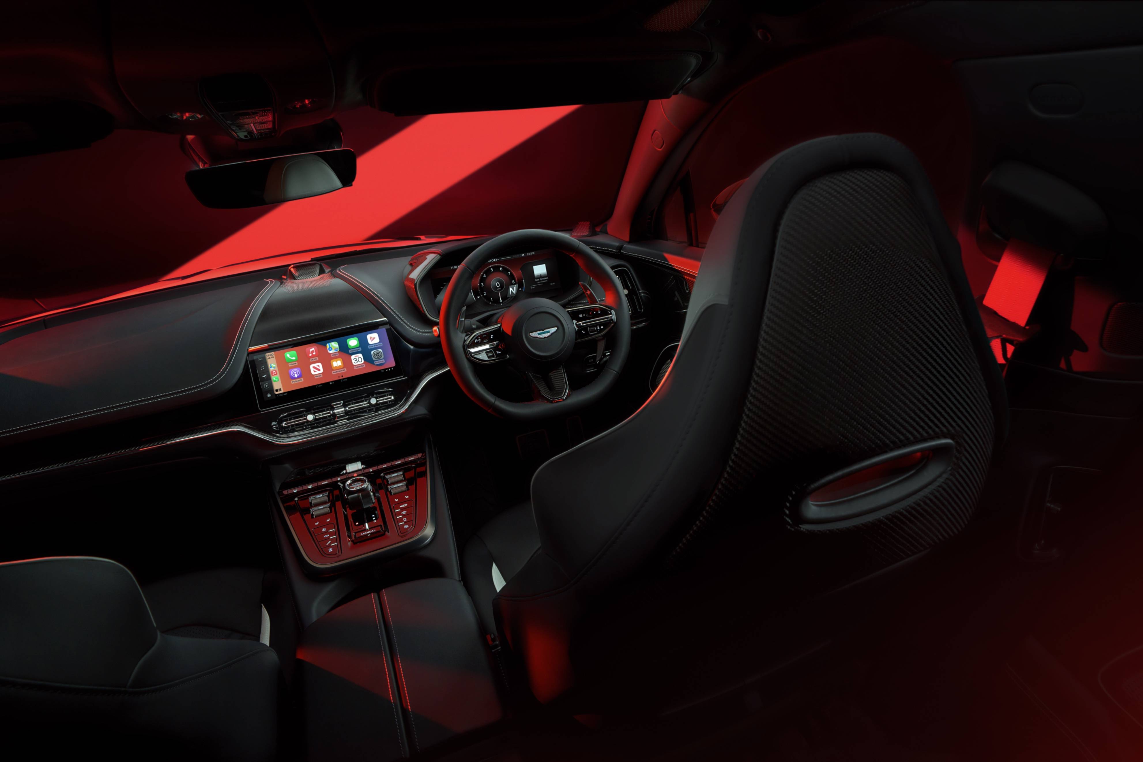 哈斯车队力克阿斯顿马丁，诺里斯惊艳四座