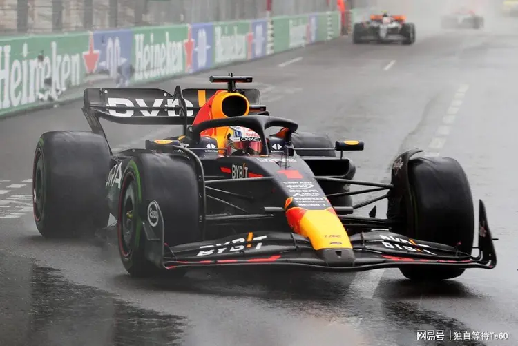 阿斯顿马丁轻取梅赛德斯,佩雷兹统治全场 阿斯顿马丁轻取梅赛德斯,佩雷兹统治全场