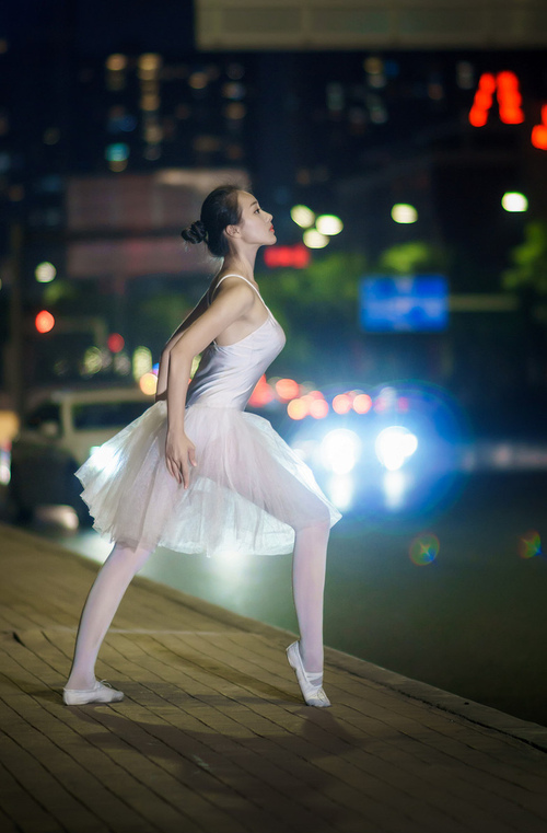 绿茵场与硬木地板的共鸣,当巴西的团队风暴遇见阿坎吉的关键接管