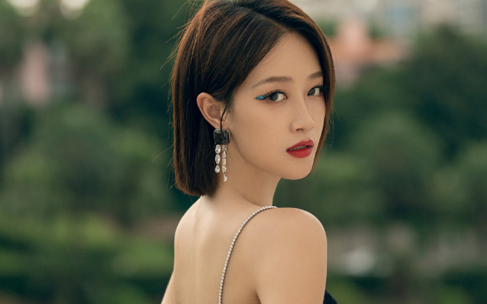 飞越赛道，锡安如何把篮球天赋开进了F1年度争冠之夜